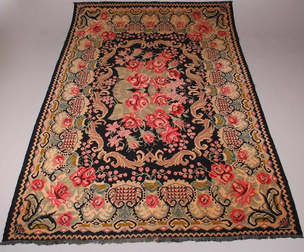 MATTA, Orientalisk, Rosen Kelim, 296x190 cm.