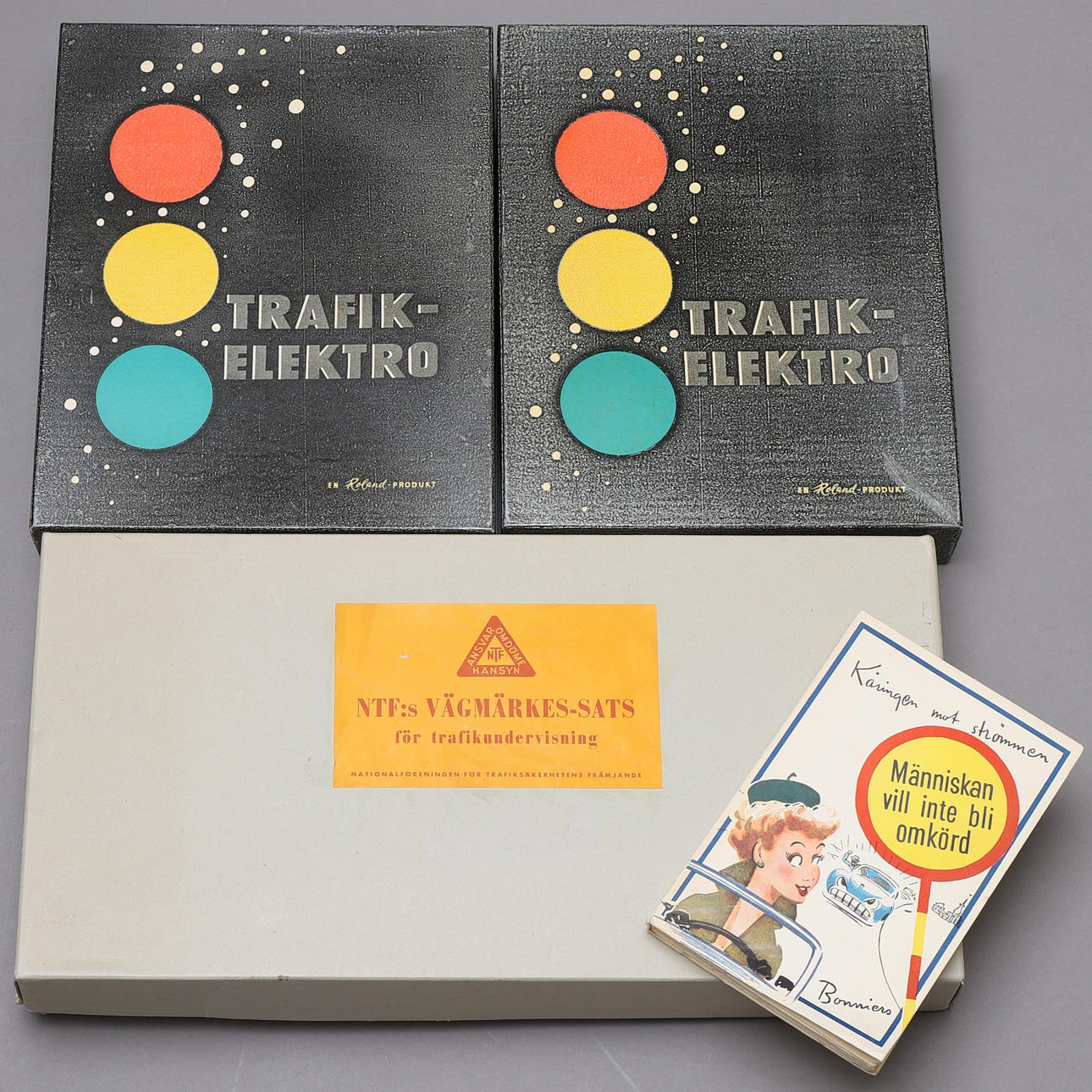 SPEL & BOK, om vägmärken, bl.a. Trafik-Elektro.