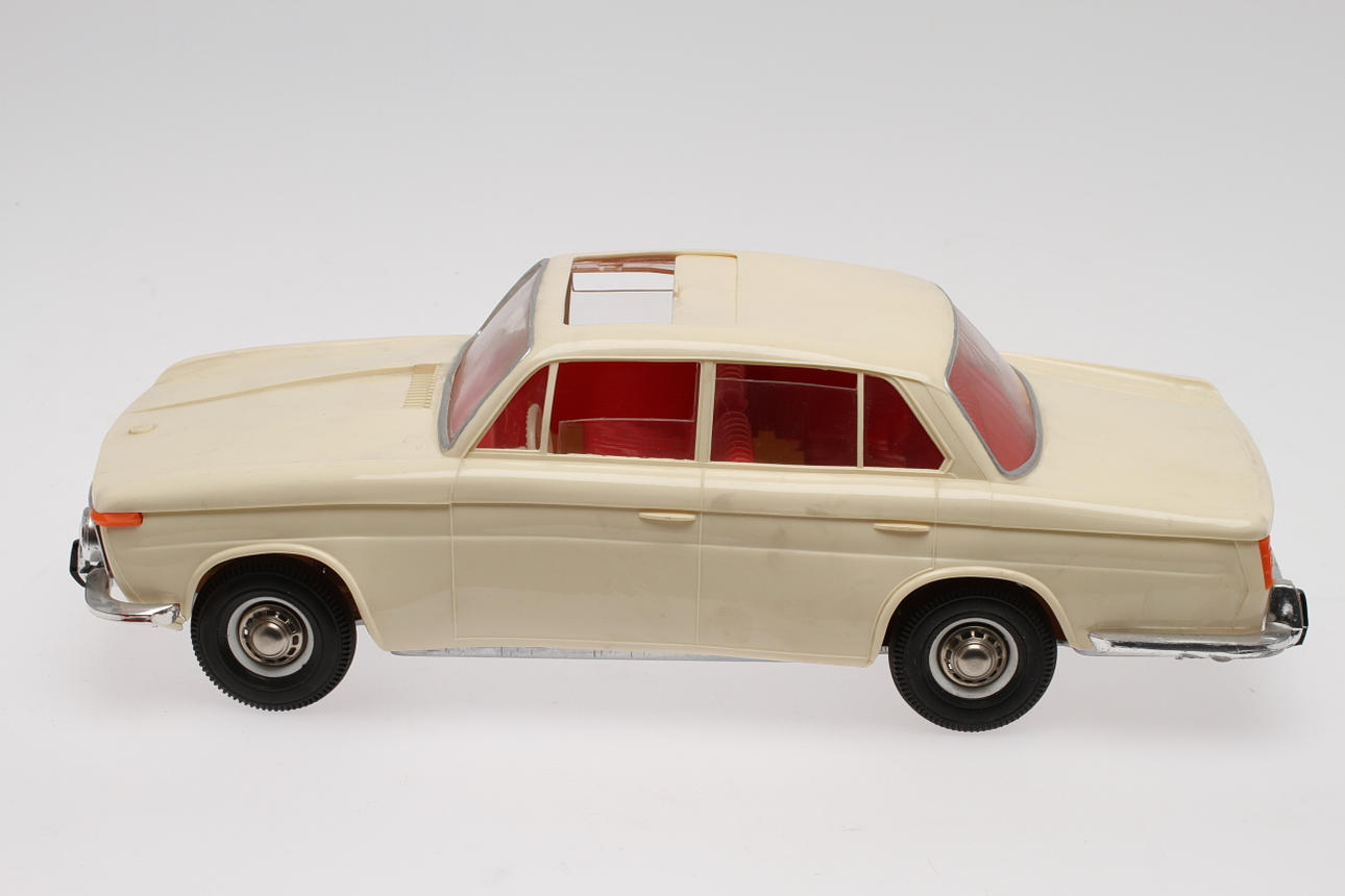 ARNOLD BMW 1500.