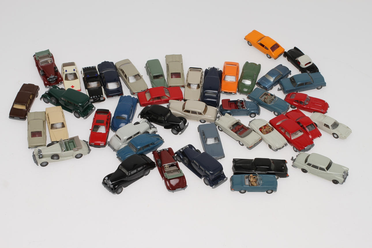 WIKINGBILAR, cirka 40 stycken personbilar.