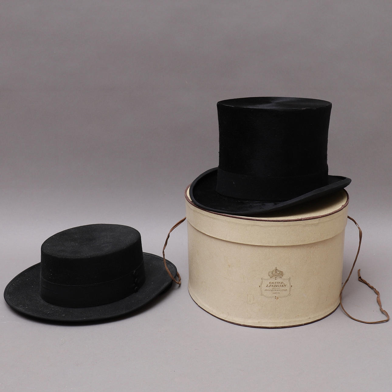 HATTAR, 2 st, 1900-talets första hälft.