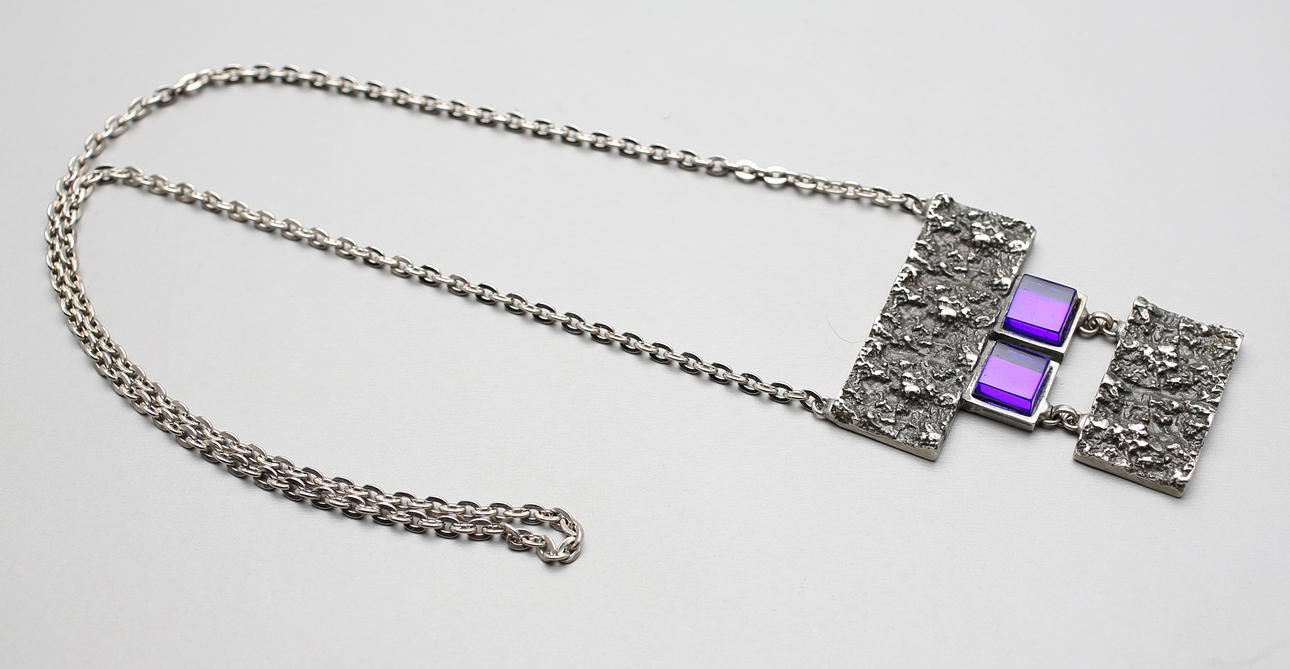 BENGT BLOMQVIST. Hängsmycke, tenn, 1970.