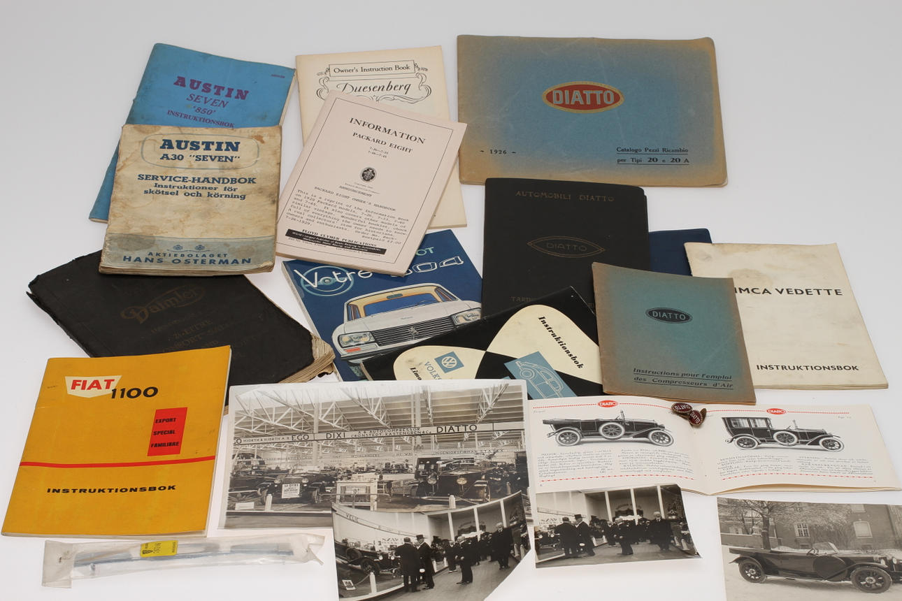 INSTRUKTIONSBÖCKER ÄLDRE BILAR cirka 14 stycken.