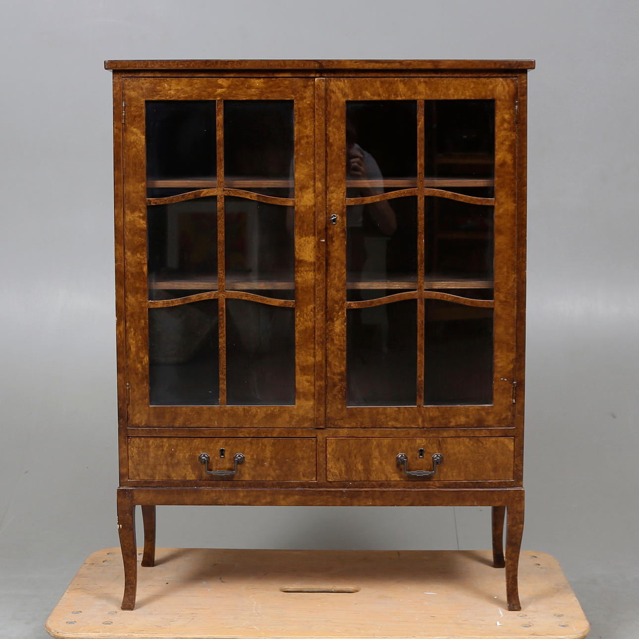 VITRINSKÅP, 1930/40-tal.