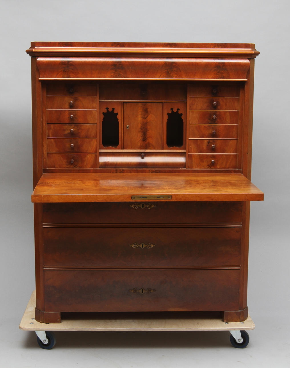 CHIFFONJÉ, mahogny, Stockholmsarbete,1800-talets slut.