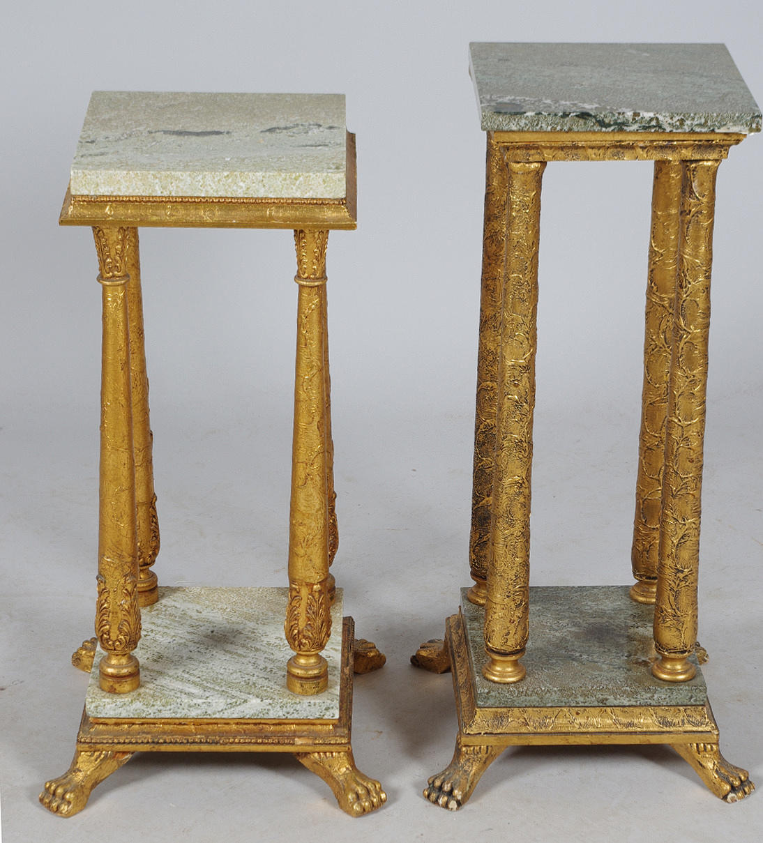 PIEDESTALER, 2 stycken, bronserade med marmorskivor.