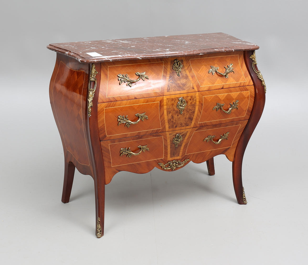 BYRÅ, nyrokokostil, 1900-talets andra hälft.