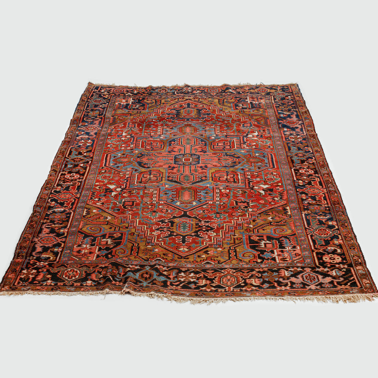 ORIENTALISCHER TEPPICH, semi-antik, ca. 320x240 cm.