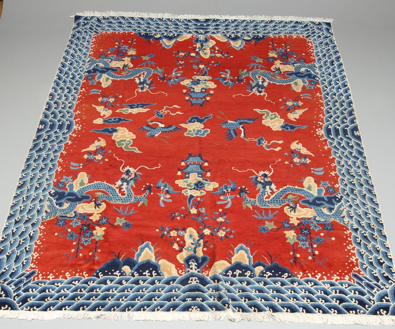 MATTA, Kina, semiantik, ca 296 x 236 cm.