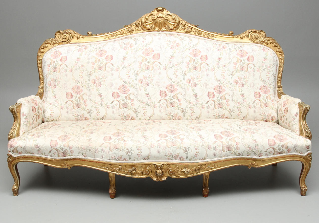 SOFÁ, estilo Luis XV, totalmente dorado, 18 / 1900.