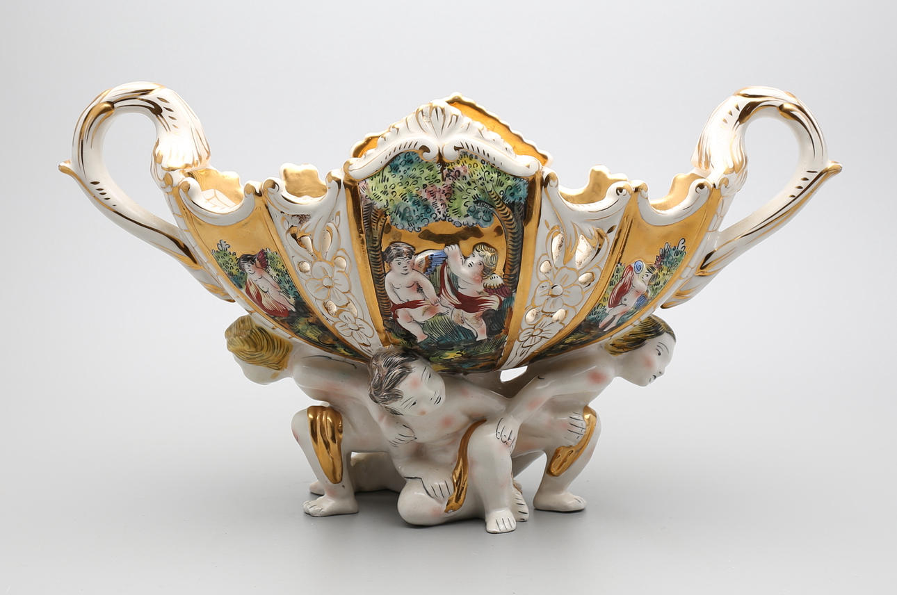 JARDINIERE, porslin, Capodimonte, Italien, 1900-talets första hälft.
