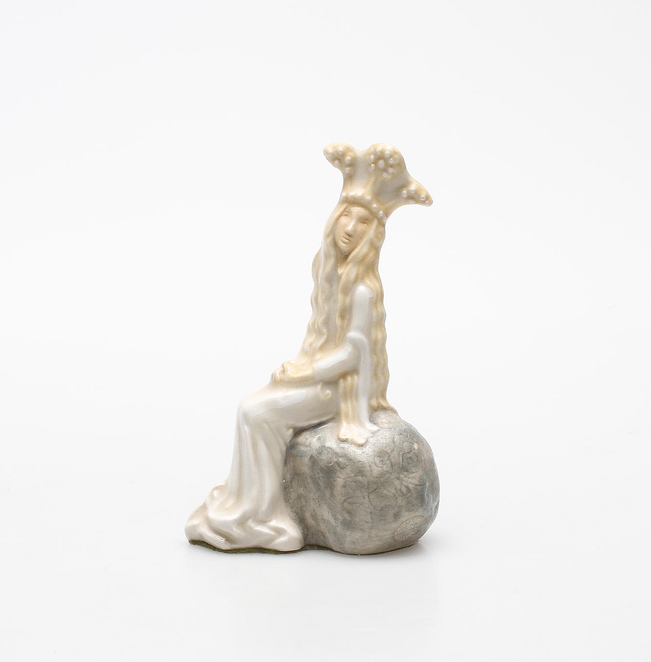 JOHN BAUER. EFTER. Tuvstarr, ur Troll och Tuvstarr, 1915. Rosa Ljung. Keramik.