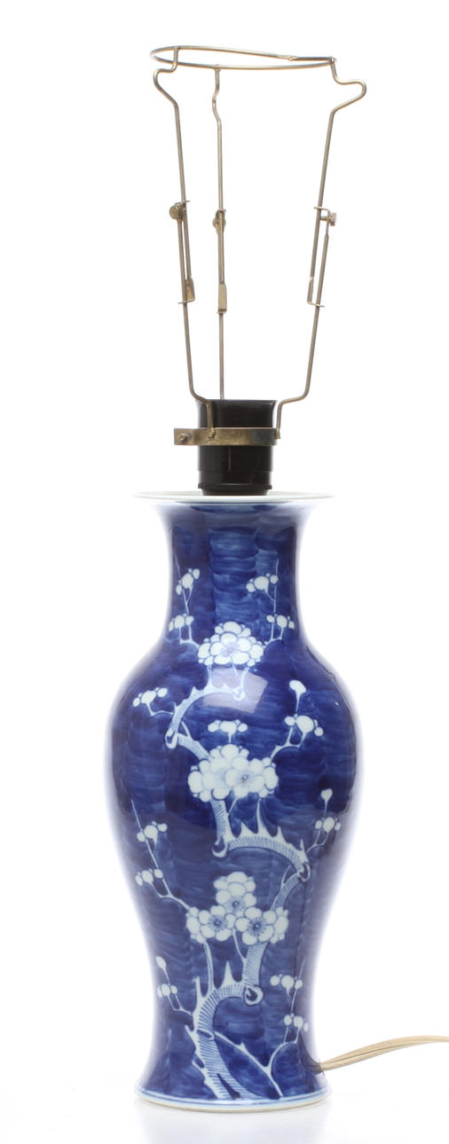 BORDSLAMPA, porslin, Kina, 1900-tal.
