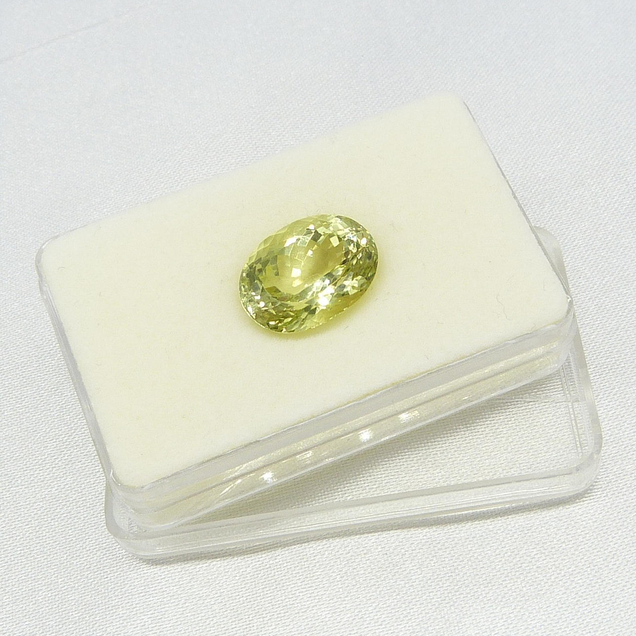 13,11 ct SILLIMANIT ÄDELSTEN.