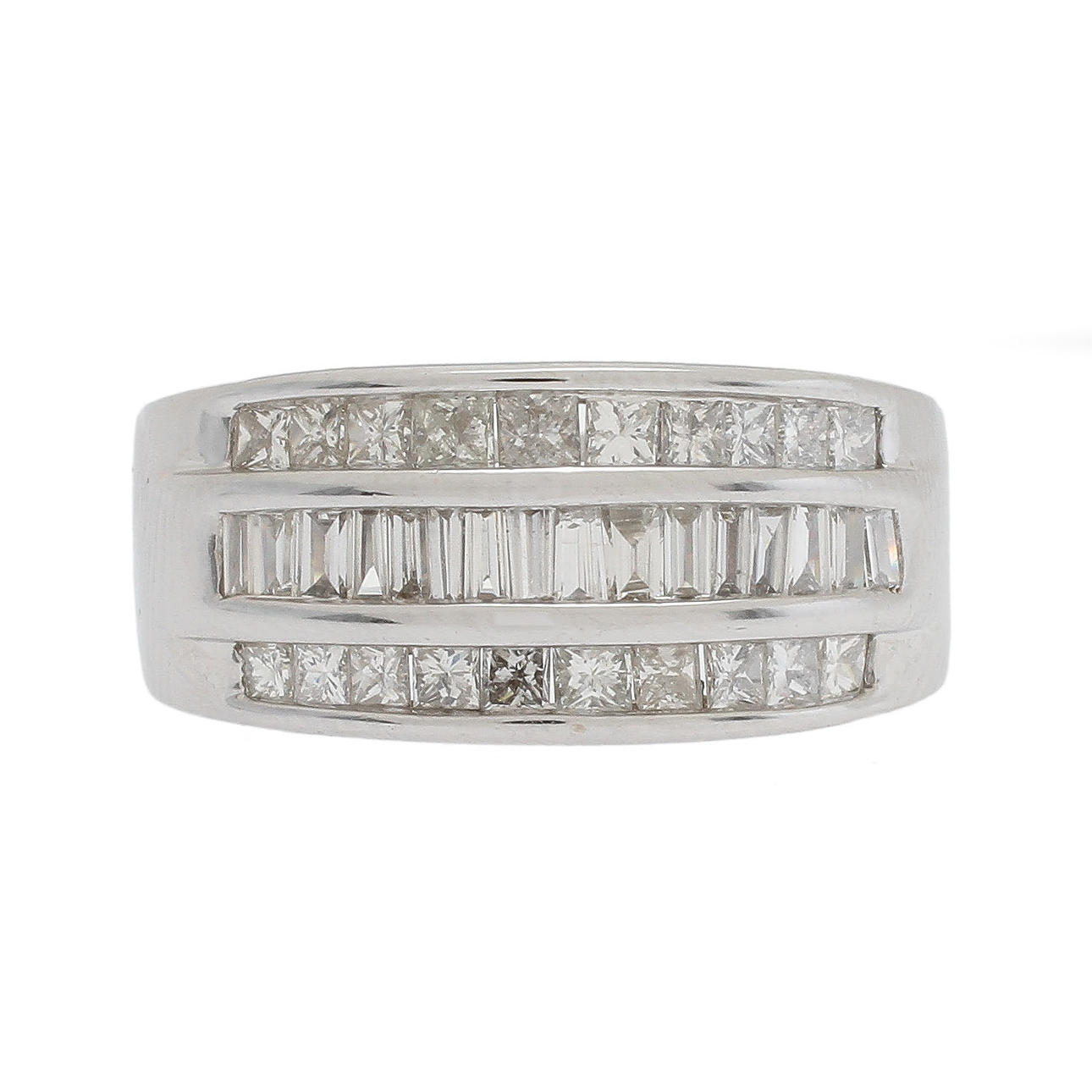 RING, 14k vitguld med diamanter, totalt ca 1,50 ct.