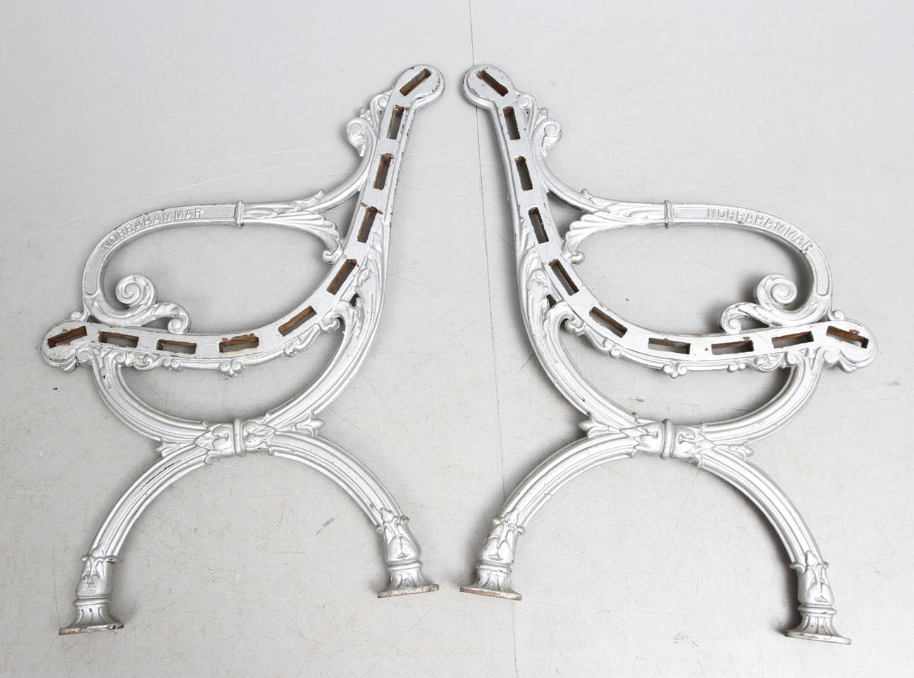 GJUTJÄRNSGAVLAR, 2 st, Norrahammar.