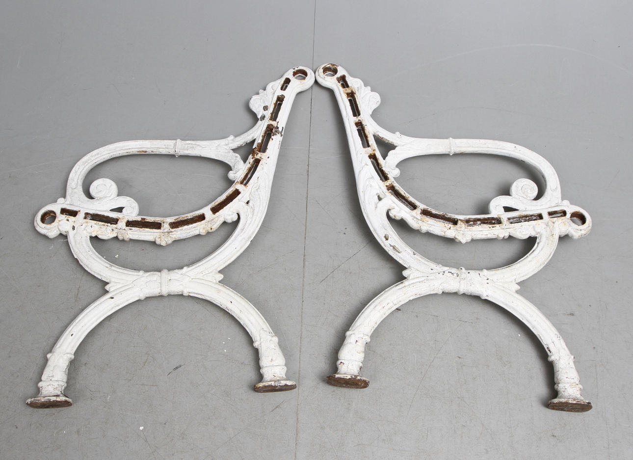 GJUTJÄRNSGAVLAR, 2 st, Olsson-Skoglund, Gävle.