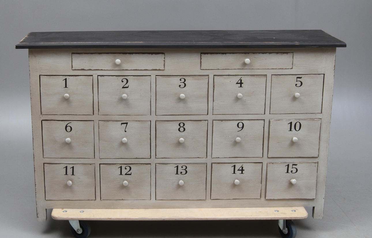 KÖPMANNADISK, med lådor, samtida.