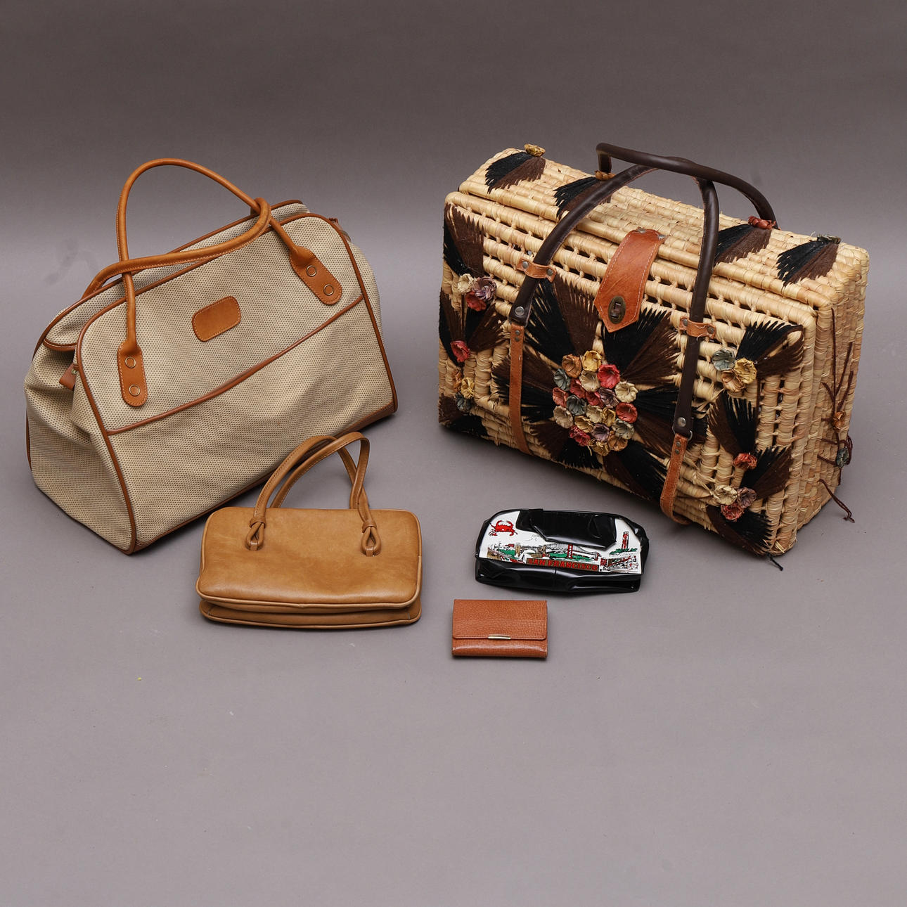 ACCESSOARER. 5 st, väskor och plånbok.
