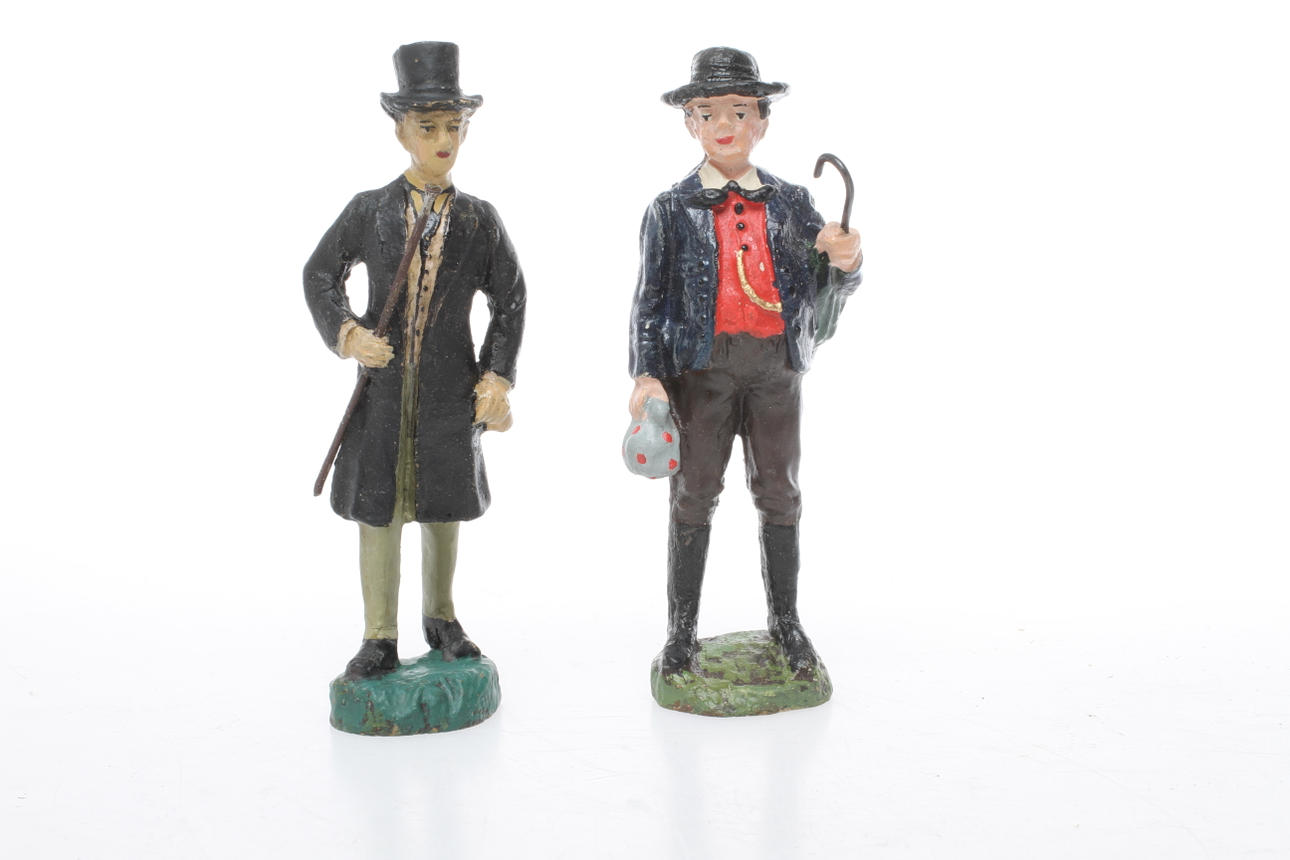 ELASTOLIN CIVILA. HERRE med cylinderhatt och käpp samt BONDE.