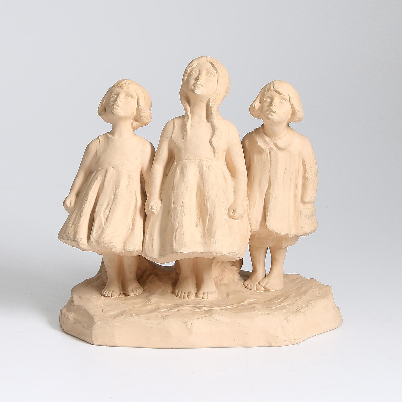 ALICE NORDIN. Skulptur, gips, "Gässen komma", signerad. 1900-talets första hälft.