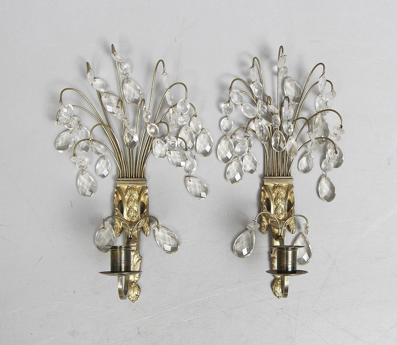 VÄGGLAMPETTER, ett par, mässing, gustaviansk stil, 1900-tal.