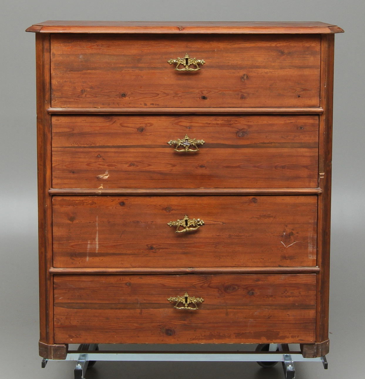 BYRÅ med fyra lådor, furu, 1800-tal.