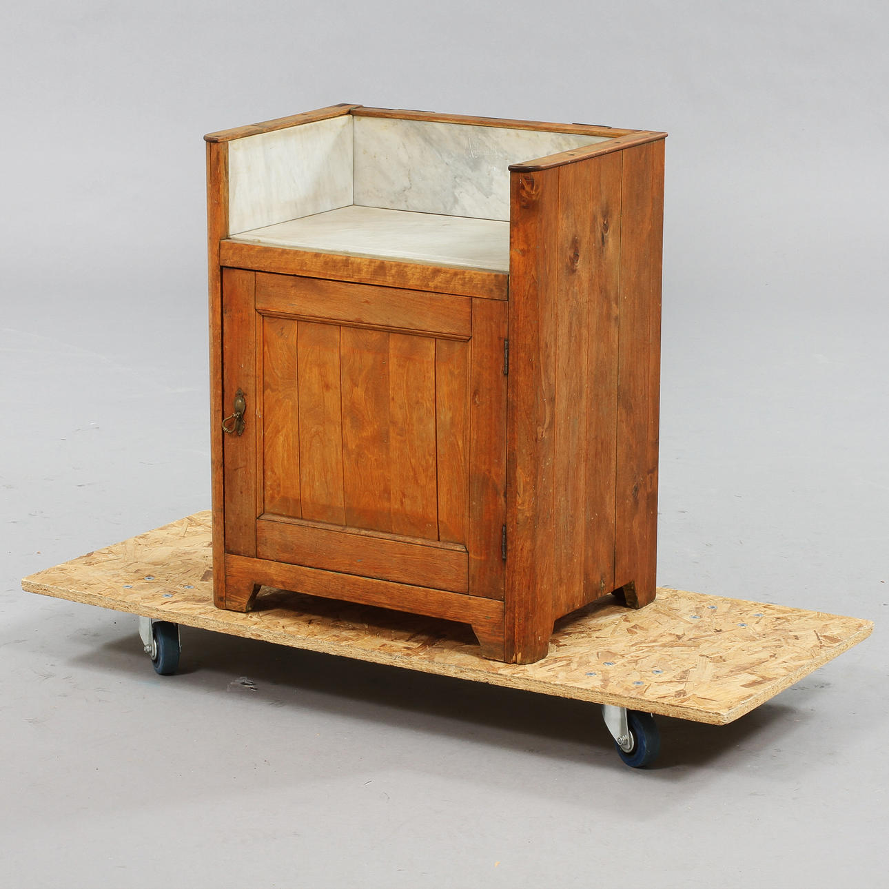 KOMMOD, 1900-talets första hälft.