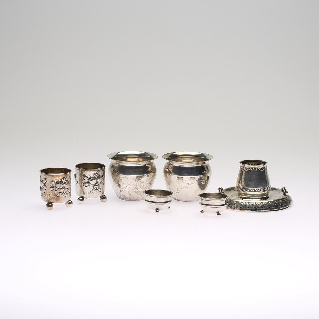SILVER OBJECTS, 7 pcs, including Sweden and England.