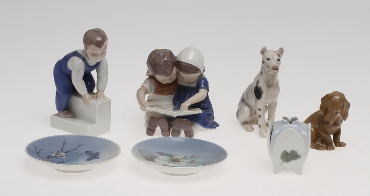 PARTI PORSLIN, 7 delar, figuriner, fat och vas. Bing & Gröndahl, Royal Copenhagen. 1900-tal.