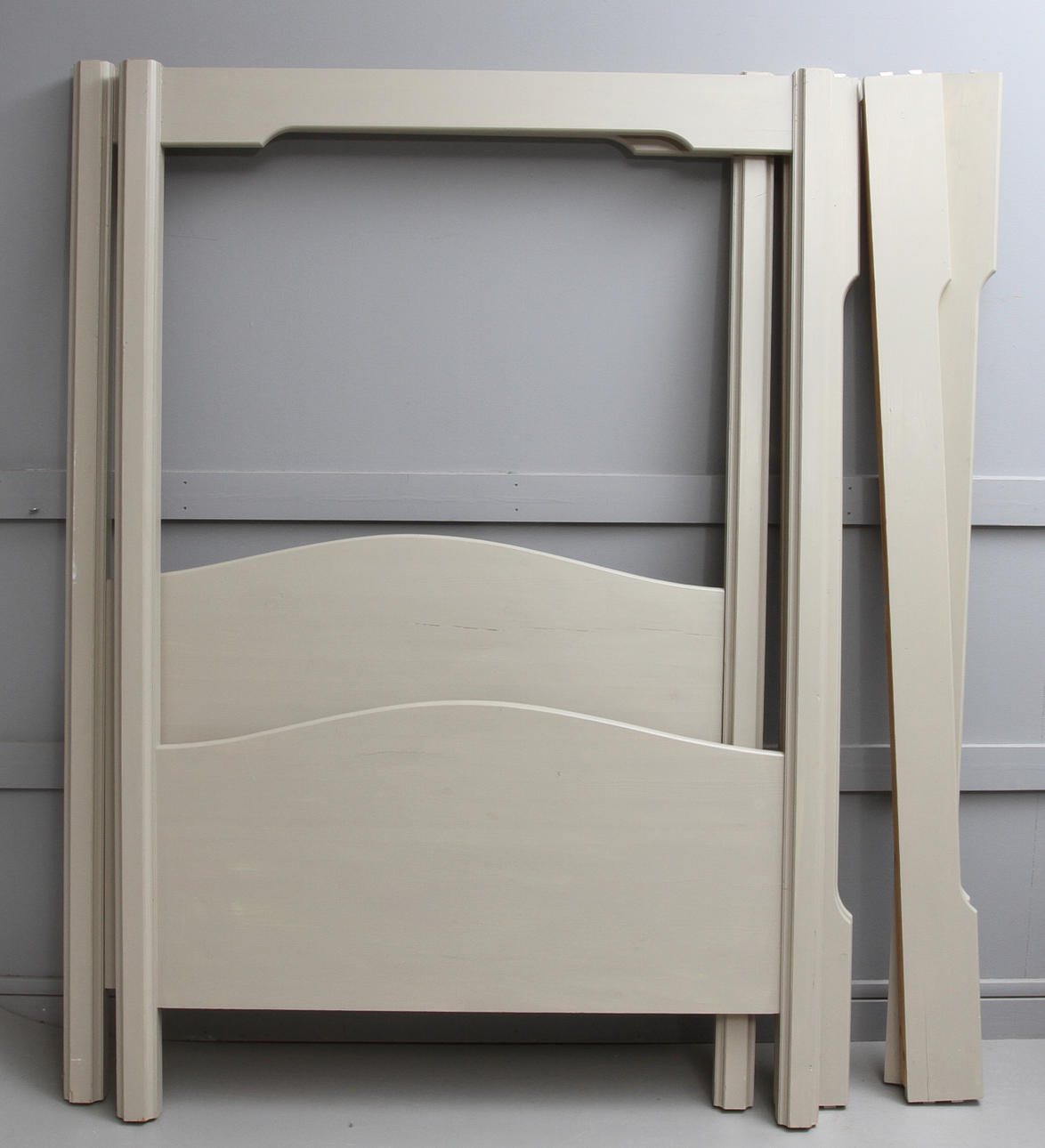 SÄNGSTOMME, till himmelssäng, med madrass, 19/2000-tal.