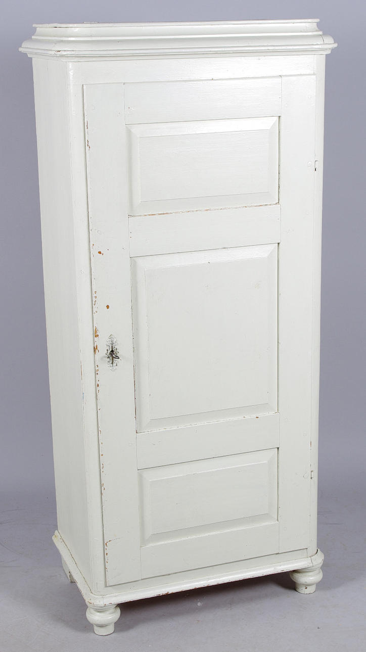 SKÅP MED TOPPLUCKA, vitmålat, sent 1800-tal.