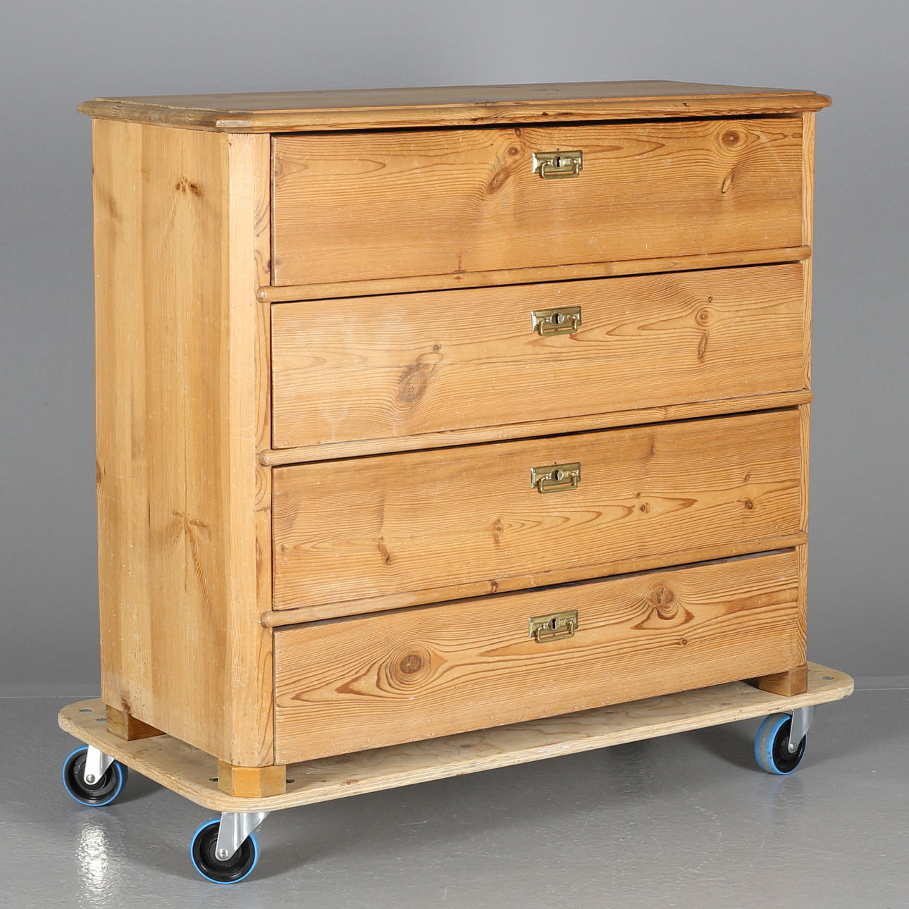 Chest of drawers, pine, four drawers, 18/1900s.
