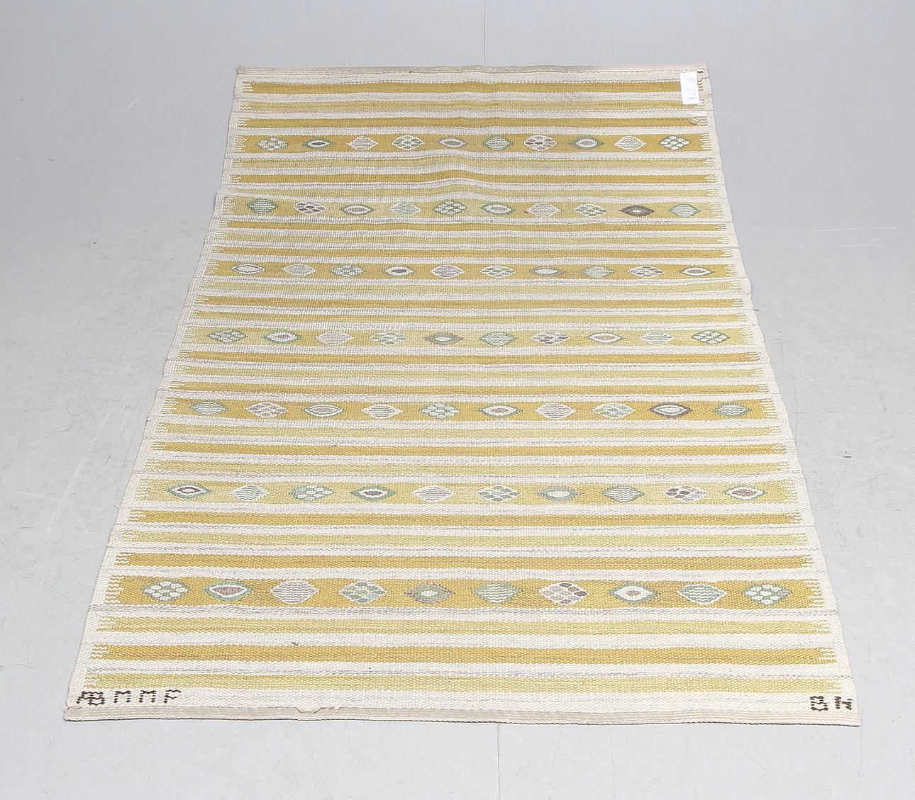 MATTA, gobelängteknik, "Hjortron", Barbro Nilsson AB MMF, 186 x 120 cm.