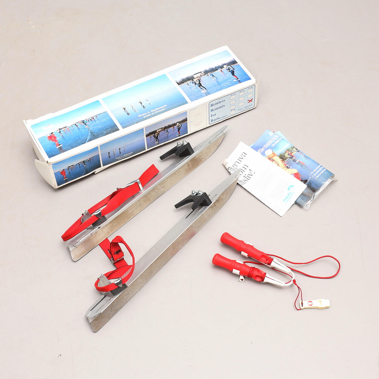 LÅNGFÄRDSSKRIDSKOR, Skyllermark samt isdubbar.