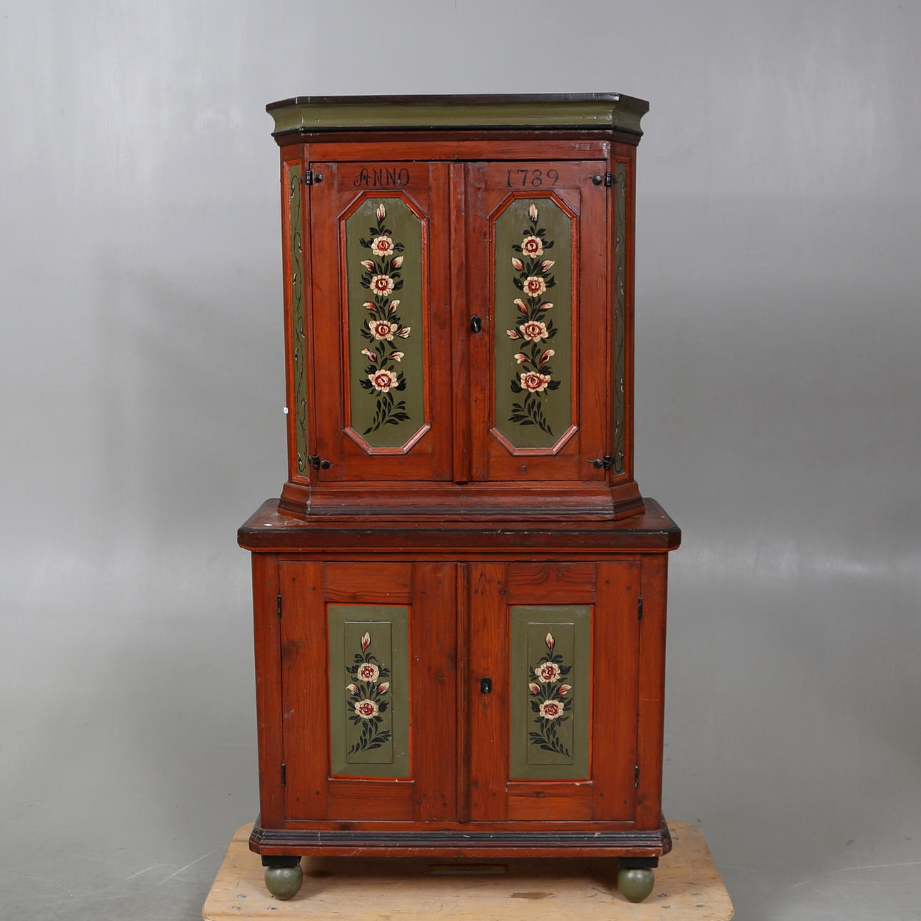 SKÄNKSKÅP, 1800-tal.