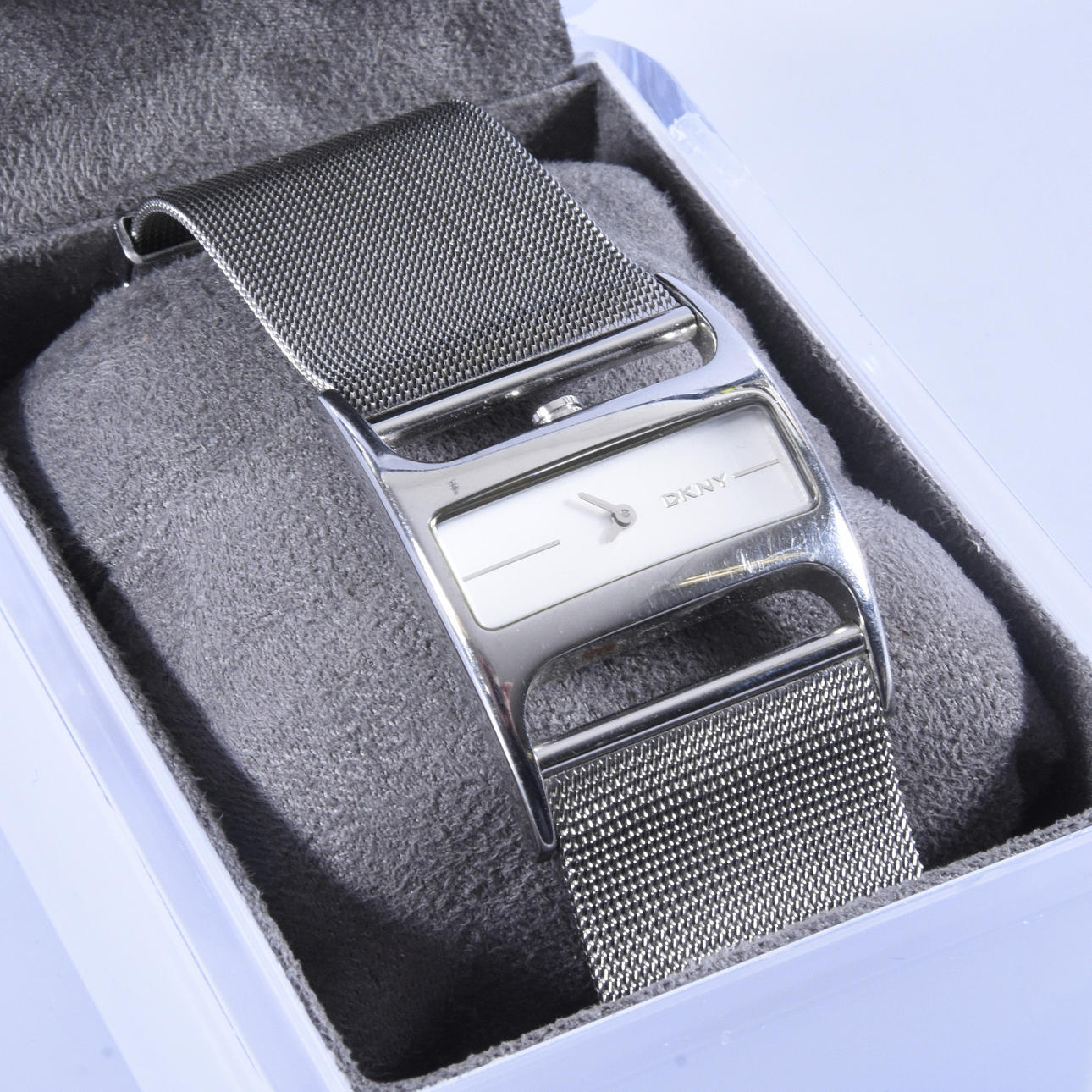 NAISTEN RANNEKORU, DKNY.