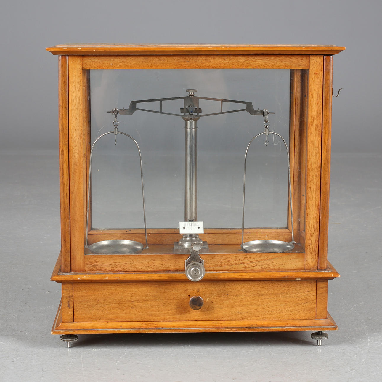 PHARMACY SCALE, with 7 weights, 1900s.