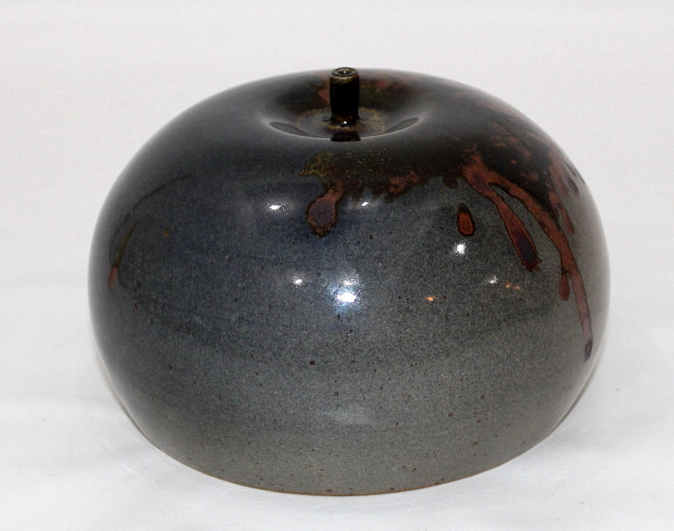 CLAS THELL. Äpple, keramik. Höganäs.