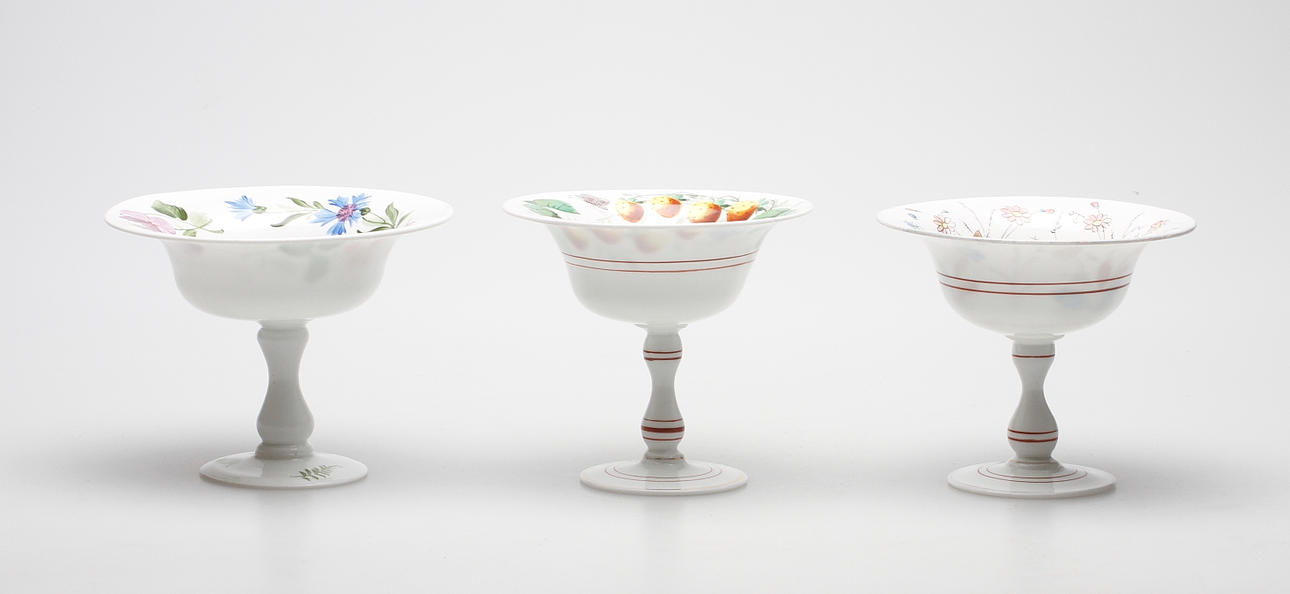 SKÅLAR på FOT, 3 st, opalinglas, omkring 1900.