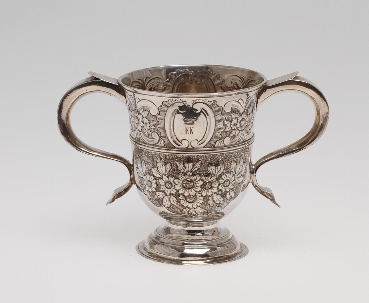 SKÅL PÅ FOT, silver, London, England,1724. Vikt 332 g.