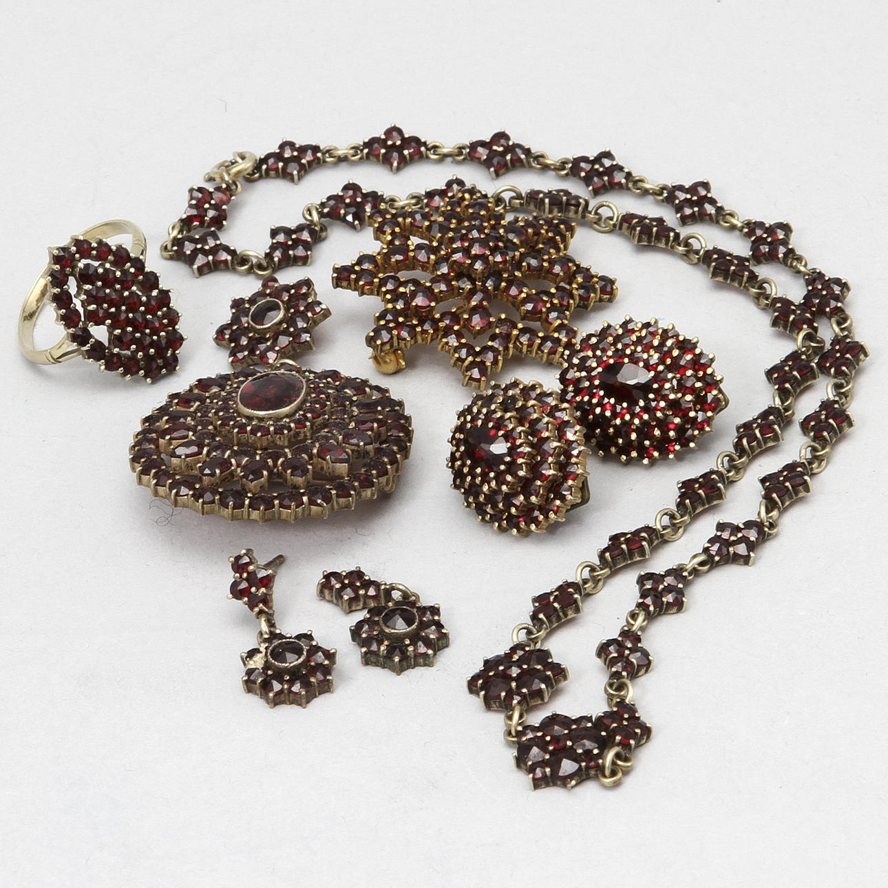 GRANATSMYCKEN, 8 delar.