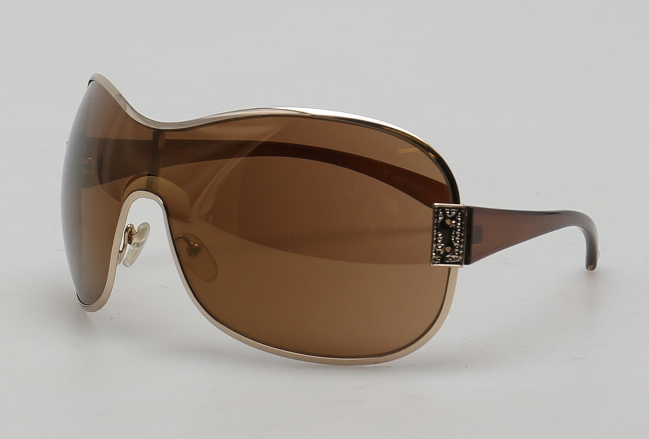 SOLGLASÖGON MED FODRAL, Yves Saint Laurent.