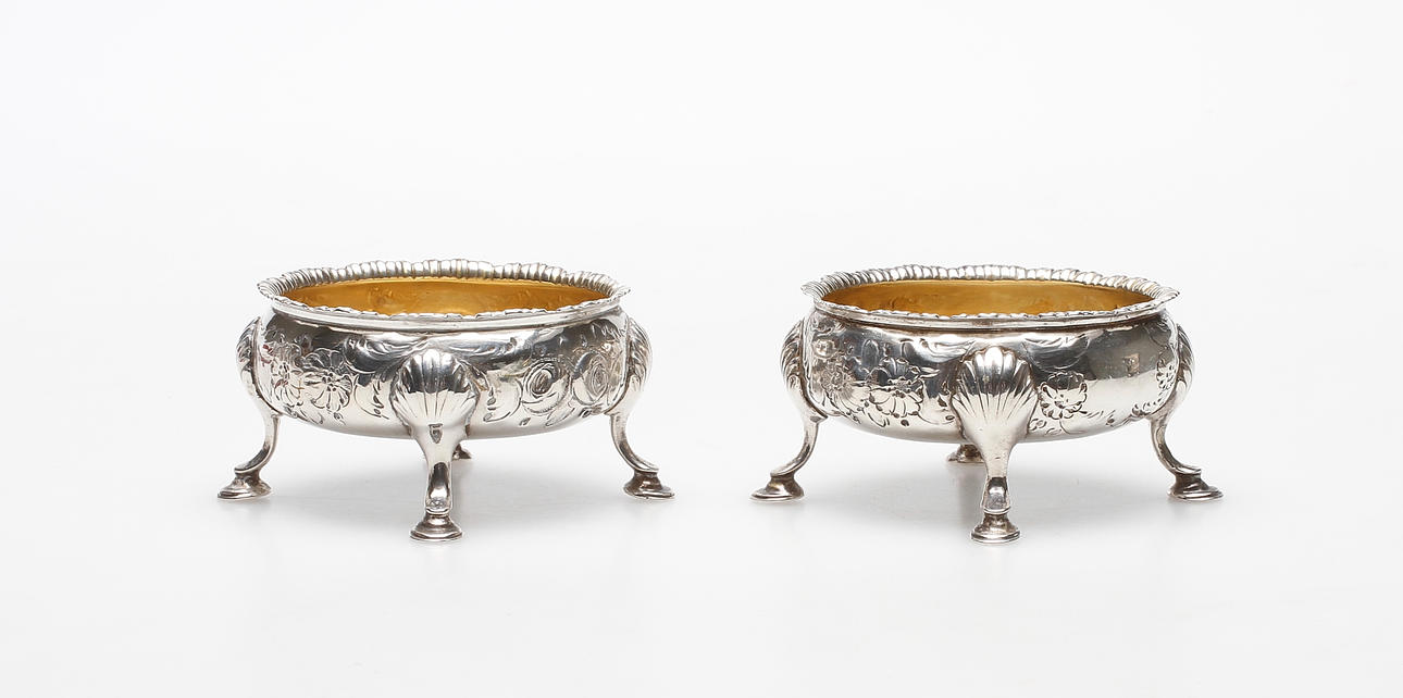 SALTKAR, ett par, sterlingsilver, Robert Hennell, London 1816-17, vikt ca 148 gram.