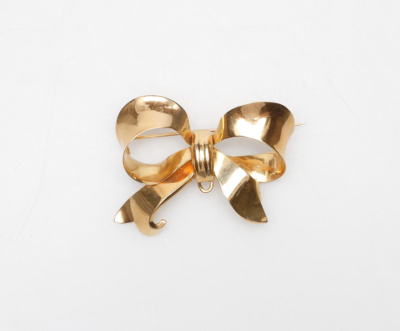 BROSCH, guld 18k, vikt ca 16,5 gram.