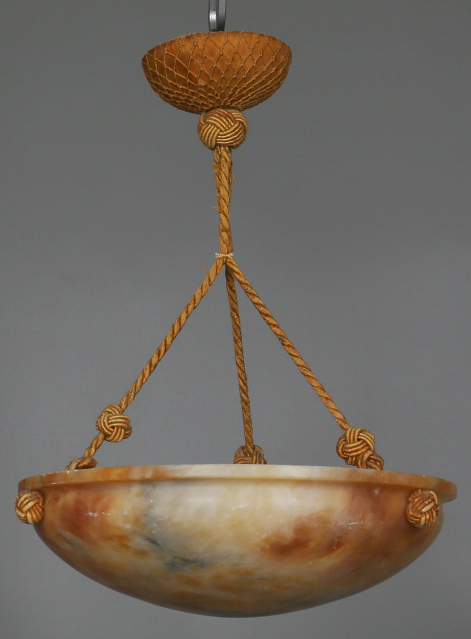 ALABASTERTAKLAMPA, 1900-talets första hälft, höjd 50 cm.