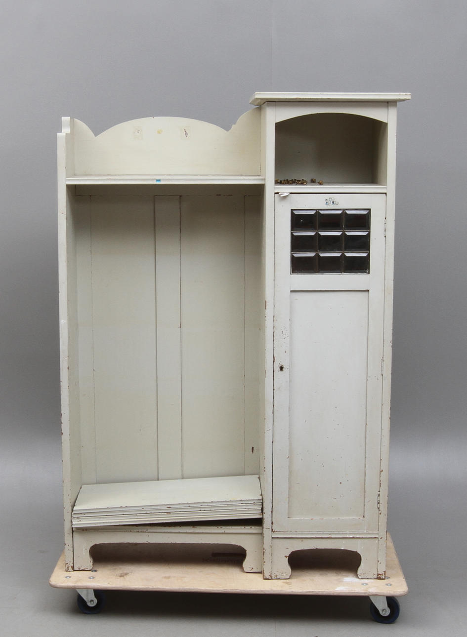 BOKHYLLA, med skåpsdel, jugend, 1900-talets första hälft.