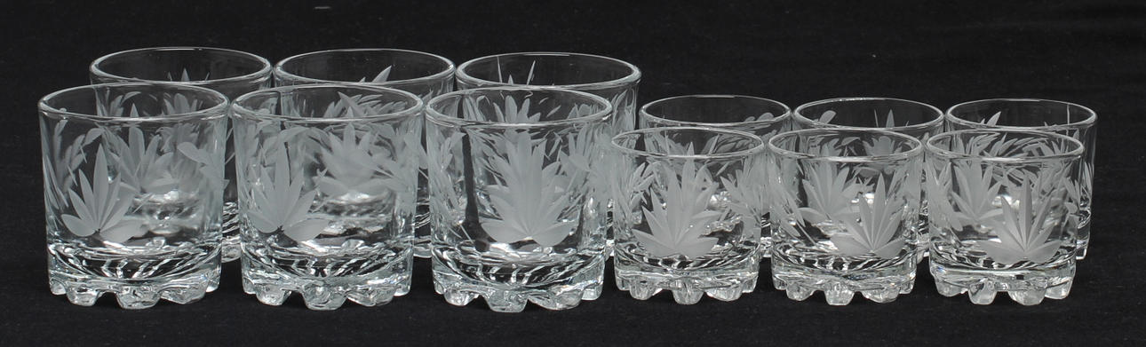 WHISKYGLAS 6 st, SNAPSGLAS 6 st, slipad dekor, 1900-tal.