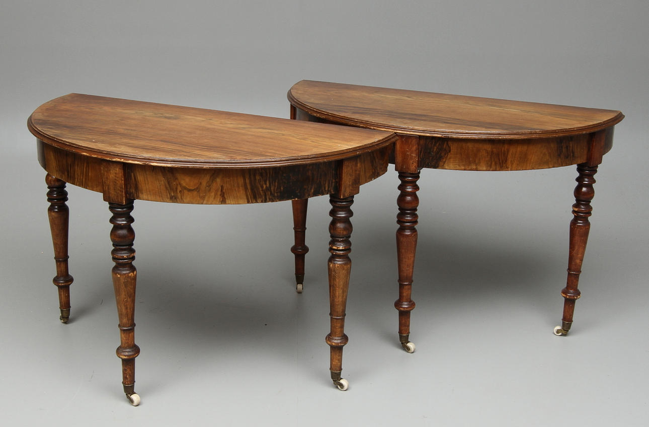 MÅNBORD, 1 par, ådringsmålat, 1800-tal.