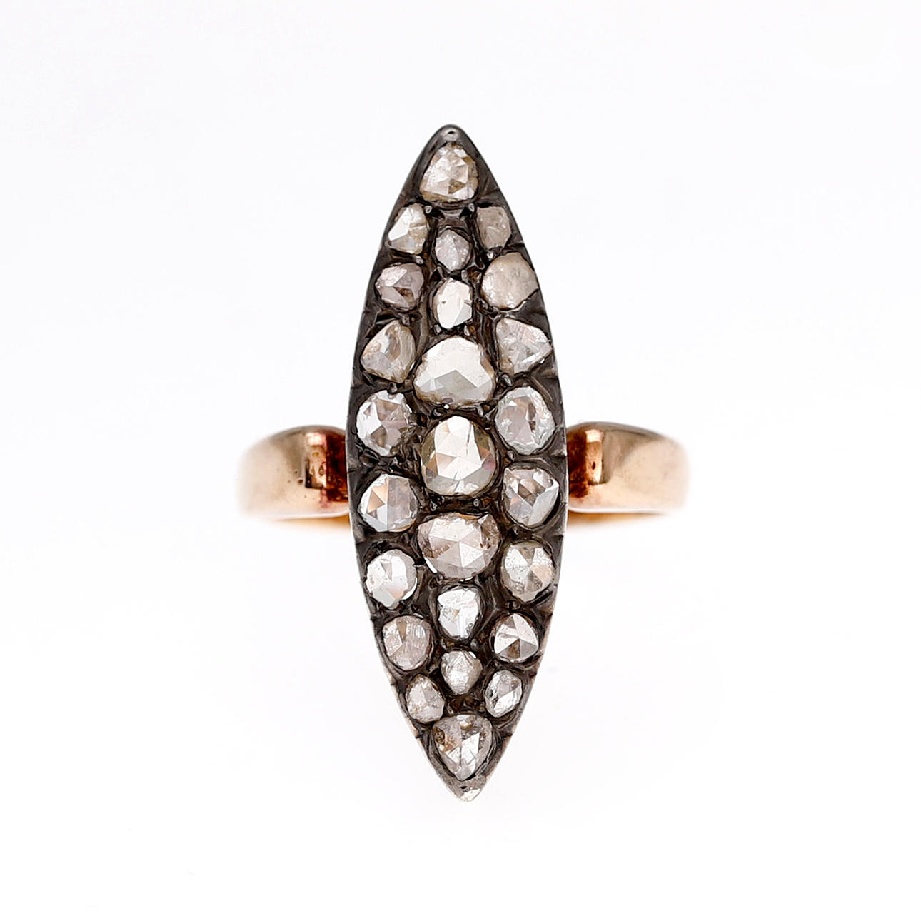 Diamant shuttle ring.